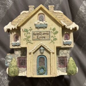 Charming Miniature Welcome Inn Decor